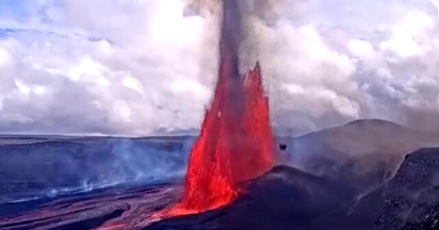 Havayda “ALOV FƏVVARƏSİ”: Kilauea vulkanı lavanı 500 metr hündürlüyə PÜSKÜRDÜ – VİDEO Havayda “ALOV FƏVVARƏSİ”: Kilauea vulkanı lavanı 500 metr hündürlüyə PÜSKÜRDÜ – VİDEO