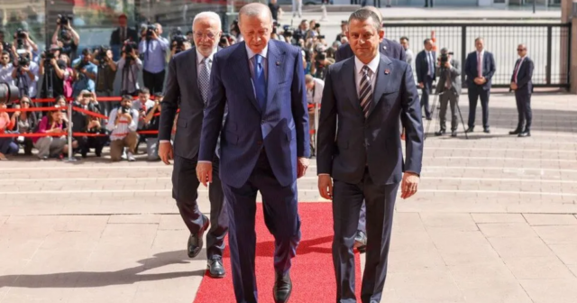 Bir düşmən tviti Türkiyəni tək yumruq etdi – Özgür Özəlin Ərdoğanla bağlı çıxışına SÖZARDI – Tənzilə Rüstəmxanlı yazır Bir düşmən tviti Türkiyəni tək yumruq etdi – Özgür Özəlin Ərdoğanla bağlı çıxışına SÖZARDI – Tənzilə Rüstəmxanlı yazır