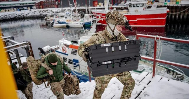 Qrenlandiyada YER ÇATIŞMAZLIĞI: Danimarka əsgərləri sovet gəmisində QALACAQ