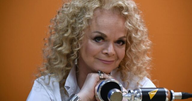 Larisa Dolina evindən QOVULUR: Məhkəmə icraçıları İŞƏ QARIŞDI – FOTO/VİDEO