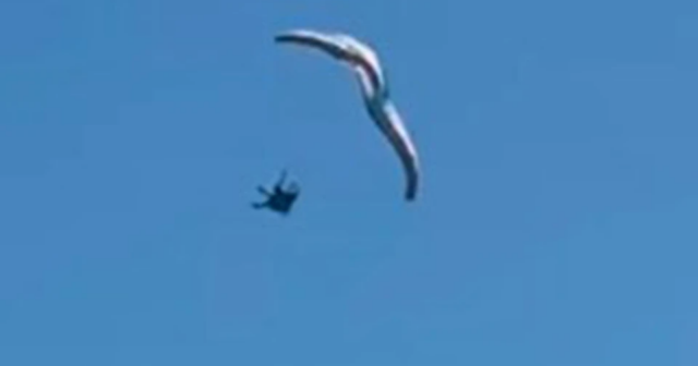 ABŞ-də HƏYƏCANLI ANLAR: 150 metr hündürlükdən dənizə düşən paraplançı SAĞ QALDI – VİDEO