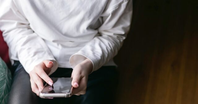 Oyun aparatında FIRILDAQ: “iPhone 16” qutusundan ŞOKOLAD ÇIXDI – FOTO