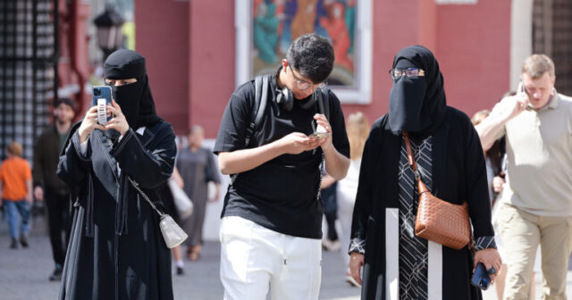 Rusiyada niqab və üzü örtən geyimlər QADAĞAN EDİLİR – Cərimələr MÜƏYYƏNLƏŞDİ