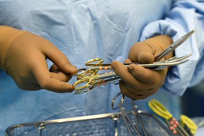 Cərrahlardan NADİR ƏMƏLİYYAT: Kişinin ağciyərindən konyak tıxacı ÇIXARILDI