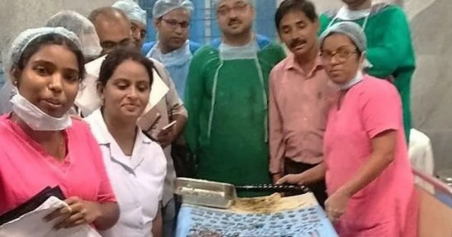 Hindistanda cərrahlar qadının bağırsağından 1,6 kiloqram zinət əşyası ÇIXARDI – FOTO