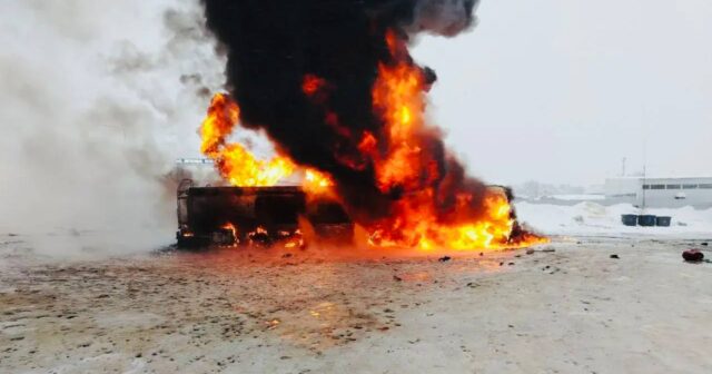 Ağlasığmaz QİSAS CƏHDİ: Yanan maşınla yanacaqdoldurma məntəqəsinə GİRDİ – VİDEO