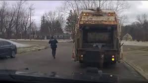 Polislərdən qaçmaq üçün zibil qabında gizlənən sürücünün qaçış planı PUÇ OLDU – VİDEO