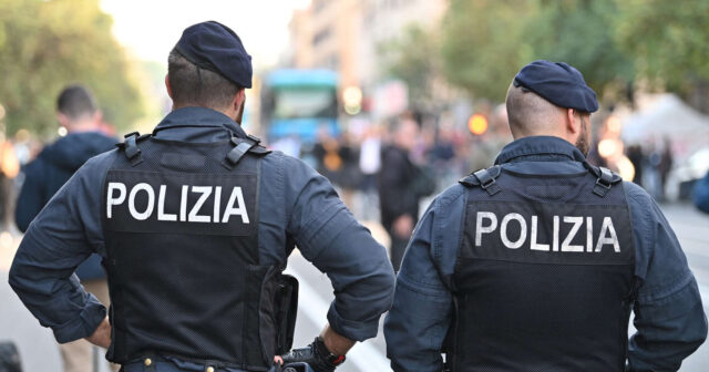 İtaliyada miqrant uşağı QAÇIRMAQ İSTƏDİ: Körpənin ayağı SINDI – VİDEO