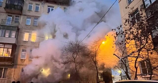 Sankt-Peterburqda müharibəyə yardım məntəqəsinə “Molotov kokteyli” ATILDI – VİDEO