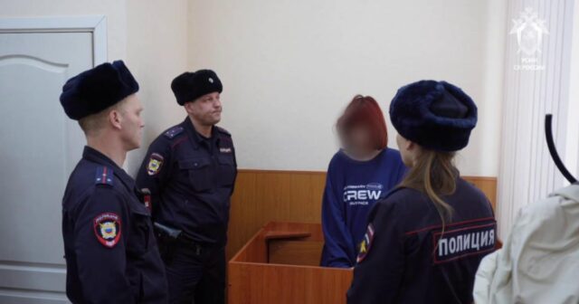 Məktəbə hücuma görə 16 yaşlı qız cinayət ortağı kimi HƏBS EDİLDİ – VİDEO