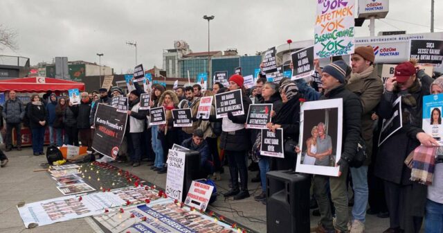 “Kədərimizi unutmayacağıq” – Kadıköydə zəlzələ qurbanları ANILIDI “Kədərimizi unutmayacağıq” – Kadıköydə zəlzələ qurbanları ANILIDI