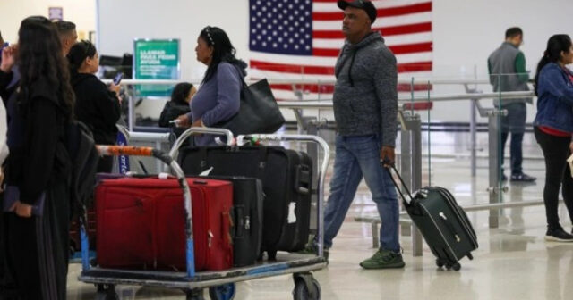 1930-cu ildən bəri İLK DƏFƏ: ABŞ-dən gedənlər gələnlərdən ÇOXDUR 1930-cu ildən bəri İLK DƏFƏ: ABŞ-dən gedənlər gələnlərdən ÇOXDUR