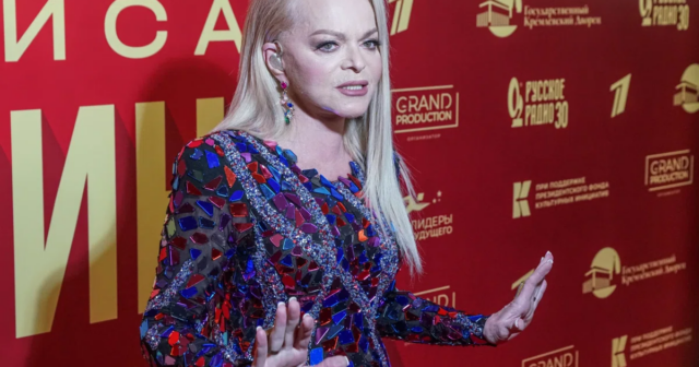 Tanınmış müğənnidən SƏRT SÖZLƏR: “Öz mülkümdə nə istəyirəm, onu da edirəm” – VİDEO