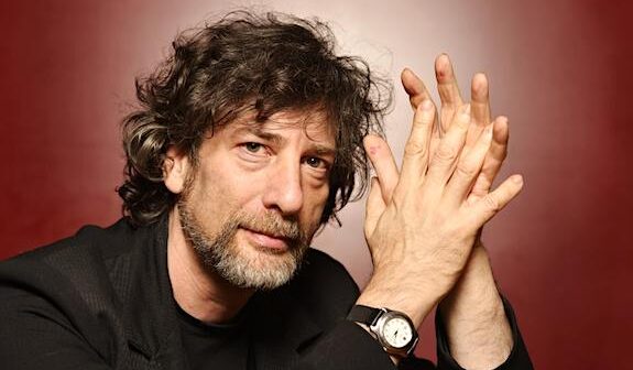 Məşhur yazıçıya qarşı 7 milyon dollarlıq iddia RƏDD OLUNDU