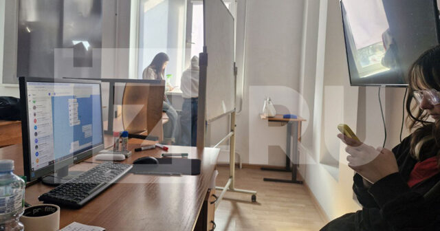 Anapada texnikumda silahlı hücuma məruz qalan tələbələr yaxınları ilə VİDALAŞDILAR