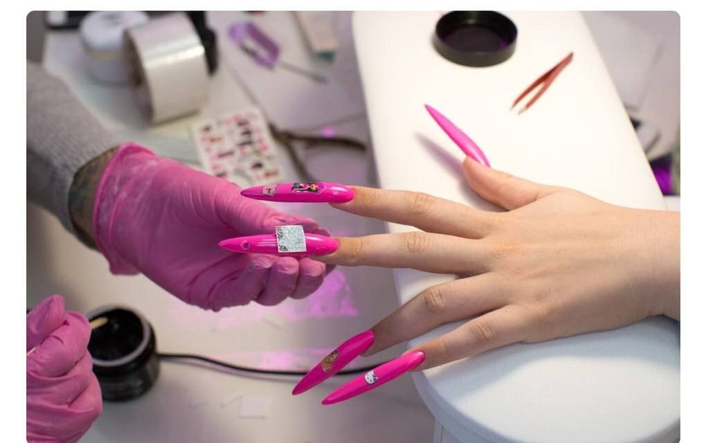 Qadın manikürünə DÖVLƏT NƏZARƏTİ: Uzunluq QOST-la ÖLÇÜLƏCƏK