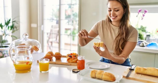 Arıqlamaq istəyən qadınlara XƏBƏRDARLIQ: Səhər yeməyini qaçırmayın