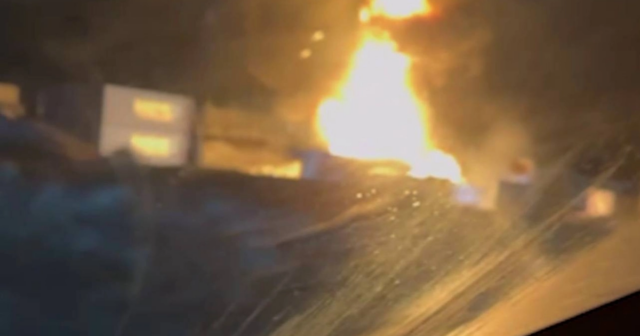 Qazdoldurma məntəqəsinin yaxınlığında yanacaq daşıyan maşın PARTLADI – VİDEO