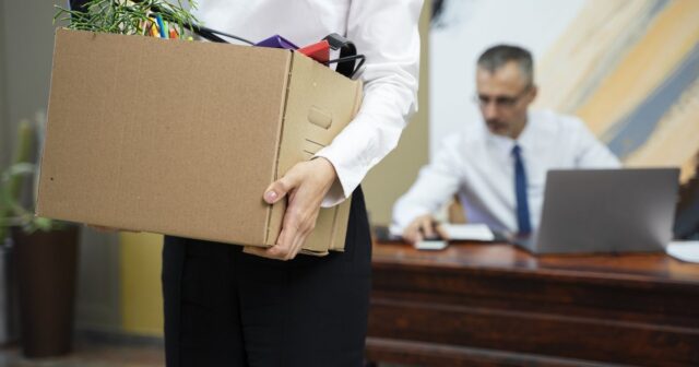 Rusiyalı milyarderdən ŞOK TƏKLİF: İşçilərin öz istəyi ilə çıxması QADAĞAN EDİLSİN