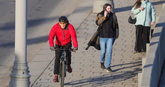 Külək tarixi darvazanı YIXDI: Sürücü möcüzə nəticəsində SAĞ QALDI – VİDEO Külək tarixi darvazanı YIXDI: Sürücü möcüzə nəticəsində SAĞ QALDI – VİDEO