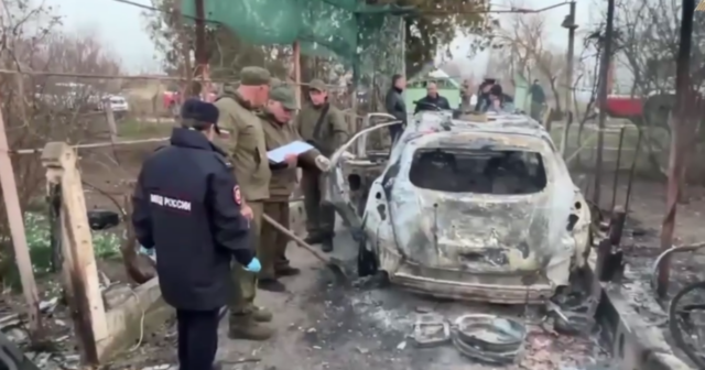 Krım sakini polislərlə atışmadan sonra avtomobilini və evini YANDIRDI – VİDEO
