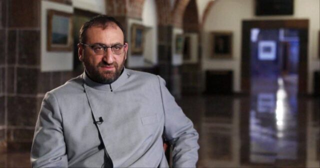 Ermənistanda arxiyepiskop Arşak Xaçatryan həbsdən AZAD EDİLDİ