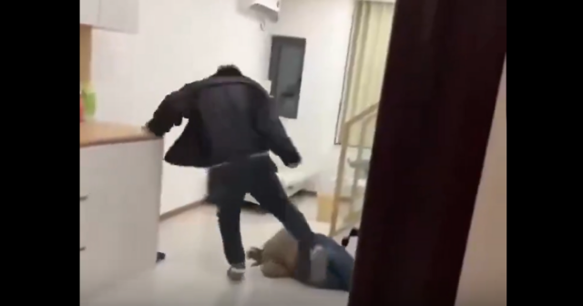 Ailə büdcəsini gümüşə yatıran qadın əri tərəfindən vəhşicəsinə DÖYÜLDÜ – VİDEO