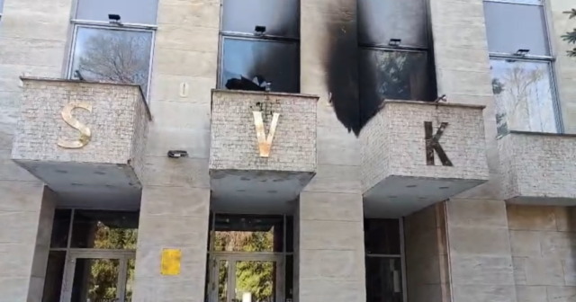 Praqada Rus Evinə edilən hücumun məsuliyyətini əcnəbi şəxs BOYNUNA GÖTÜRDÜ Praqada Rus Evinə edilən hücumun məsuliyyətini əcnəbi şəxs BOYNUNA GÖTÜRDÜ