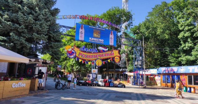 Stavropolda DƏHŞƏTLİ ANLAR: Atraksion xarab oldu, insanlar başıaşağı ASILI QALDI