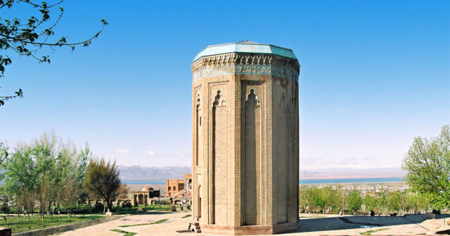 Möminə xatun türbəsinin bərpasına 10 milyon manata yaxın vəsait ayrılıb – SƏRƏNCAM Möminə xatun türbəsinin bərpasına 10 milyon manata yaxın vəsait ayrılıb – SƏRƏNCAM