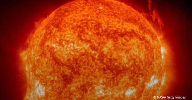 Günəşdə 32 dəqiqə davam edən güclü partlayış BAŞ VERDİ