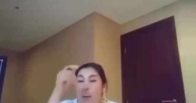 Dubayda DƏHŞƏT: Canlı yayım zamanı qadının mənzilinə RAKET DÜŞDÜ – VİDEO