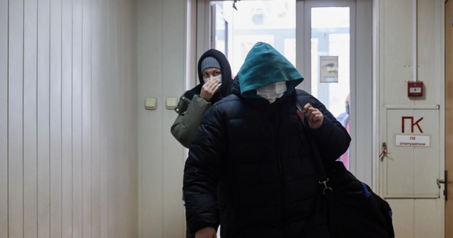 Polislərdən RƏZALƏT: Axtarış bəhanəsi ilə evdən OĞURLUQ ETDİLƏR – VİDEO