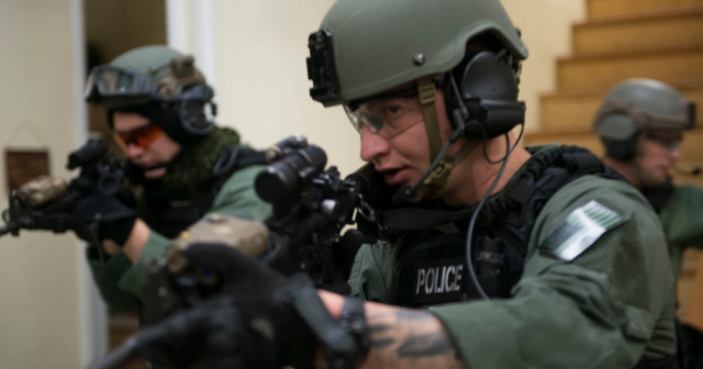 Los-Anceles xəstəxanasında SİLAHLI QADIN: Xüsusi təyinatlılar İŞƏ QARIŞDI – VİDEO