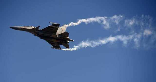 Hindistanın Kəşmir bölgəsində qırıcı təyyarə QƏZAYA UĞRADI – FOTO/VİDEO