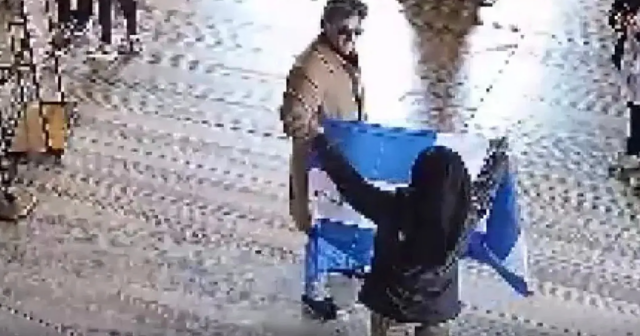 Ayasofyada Bizans bayrağı ilə TƏXRİBAT: Yunan turistlər HƏBS EDİLDİ – VİDEO