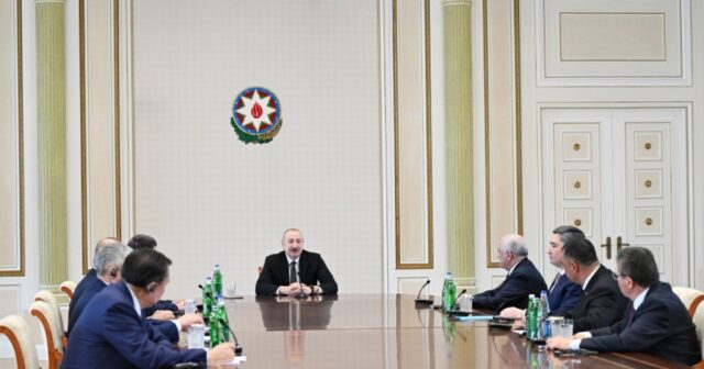 İlham Əliyev TDT-yə üzv dövlətlərin hökumət başçılarının görüşünün iştirakçılarını qəbul edib