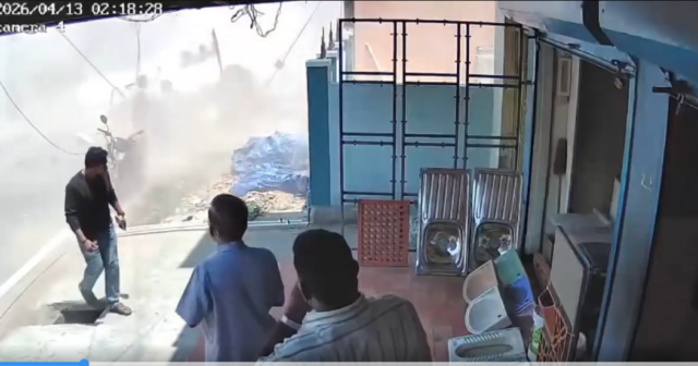 Mağaza divarı ÇÖKDÜ: Yoldan keçən qadın uçqunun ALTINDA QALDI – VİDEO