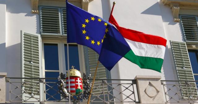 “Politico”: Brüsseldə Macarıstanın Aİ-dən çıxarılma ssenarisi müzakirə olunur