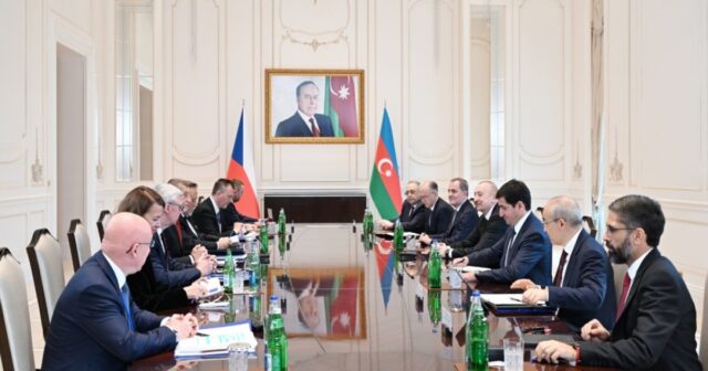 Prezident İlham Əliyevin Çexiyanın Baş naziri ilə geniş tərkibdə görüşü olub