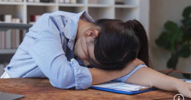 Əməkhaqqının azlığına QƏRİBƏ ETİRAZ: İş yerində 5 saat YATDI