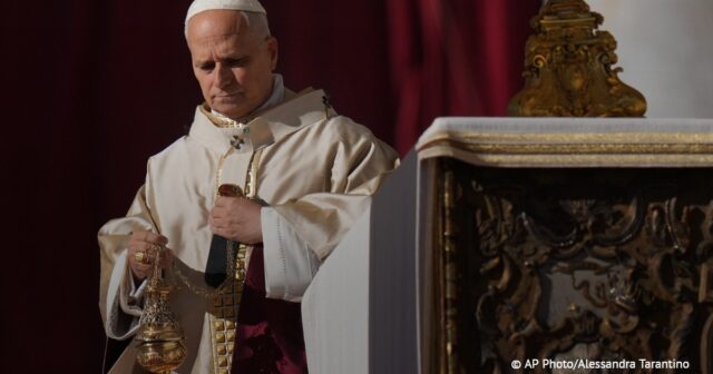 Roma Papası: İran xalqına zərər vermək olmaz