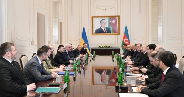 Qəbələdə Prezident İlham Əliyevin Volodimir Zelenski ilə geniş tərkibdə görüşü keçirilib