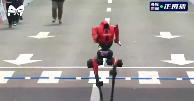 Robotlar insandan daha SÜRƏTLİDİR: Qaçış yarışında REKORD – VİDEO