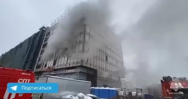 Tikilməkdə olan elit binada güclü YANĞIN: 10 nəfər XƏSARƏT ALDI – VİDEO