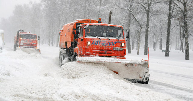 Moskvada qarlı “APOKALİPSİS”: Ağaclar aşıb, taksi qiymətləri 5 dəfə BAHALAŞDI – FOTO/VİDEO