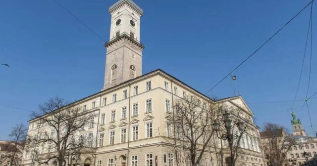 Lvovda 42 yaşlı avstraliyalı özünü Ratuşadan ATDI