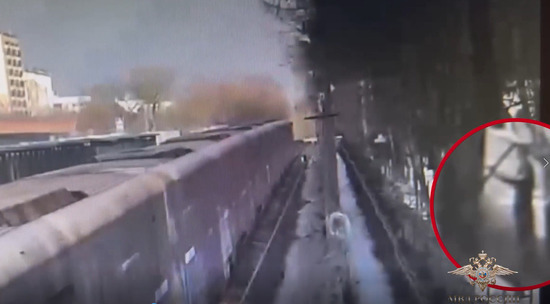 Moskva metrosunda vaqonlara atəş açan məktəbli SAXLANILDI – VİDEO