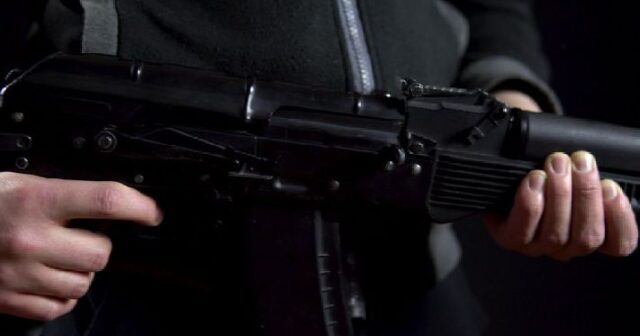 Moskvada HƏYƏCAN: Məktəb yaxınlığında silahlı şəxs AXTARILIR – FOTO