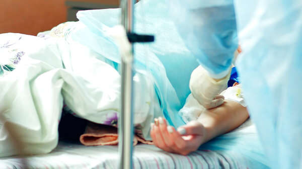 Özbaşına arıqlamaq istəyən qadın ağır vəziyyətdə xəstəxanaya YERLƏŞDİRİLDİ